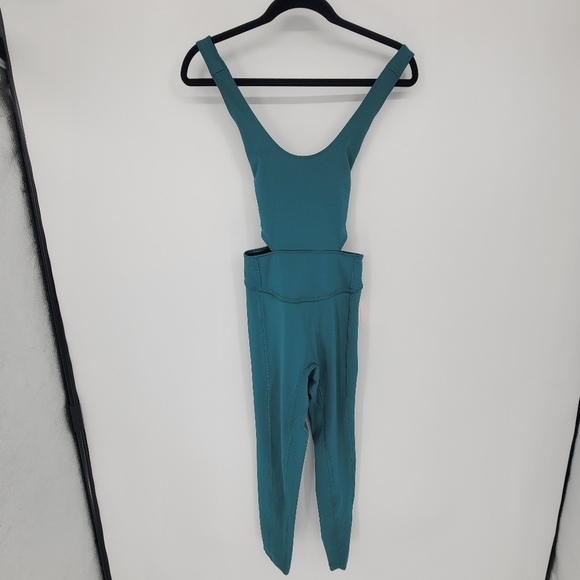 New FREE PEOPLE MOVEMENT BACK IT UP ONESIE Pacific small Petit - Picture 2 of 8